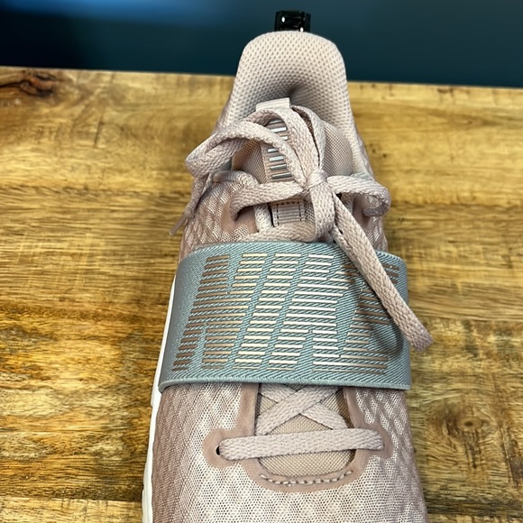 Nike Tennis Shoes Running 9.5 Pink Mauve - Picture 4 of 10